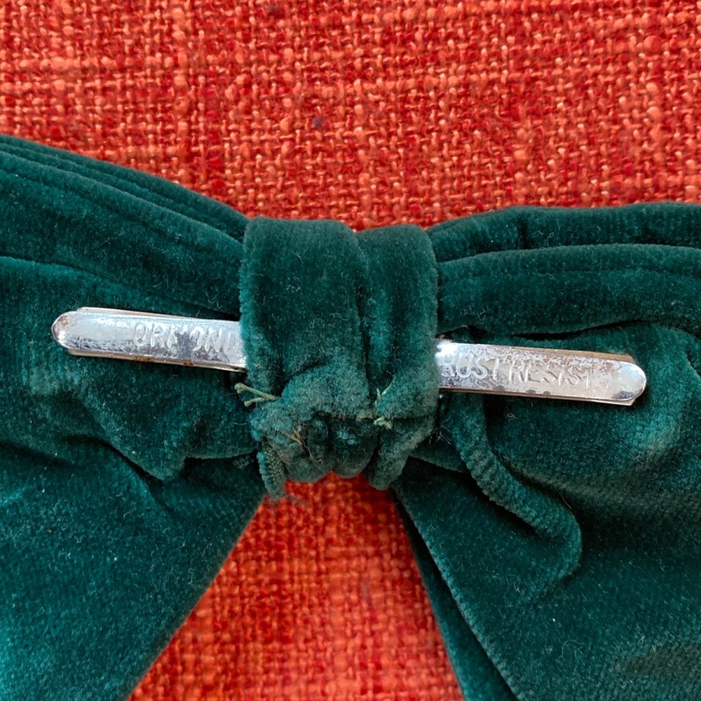 VTG 70’s Dark Emerald Green Velvet Clip on Bow-tie - Picture 5 of 10